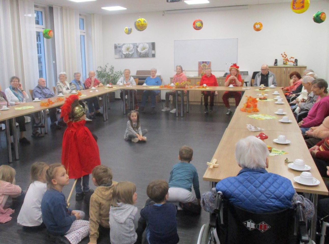 Herzlicher Besuch der Kindergartenkinder im Haus Adrian