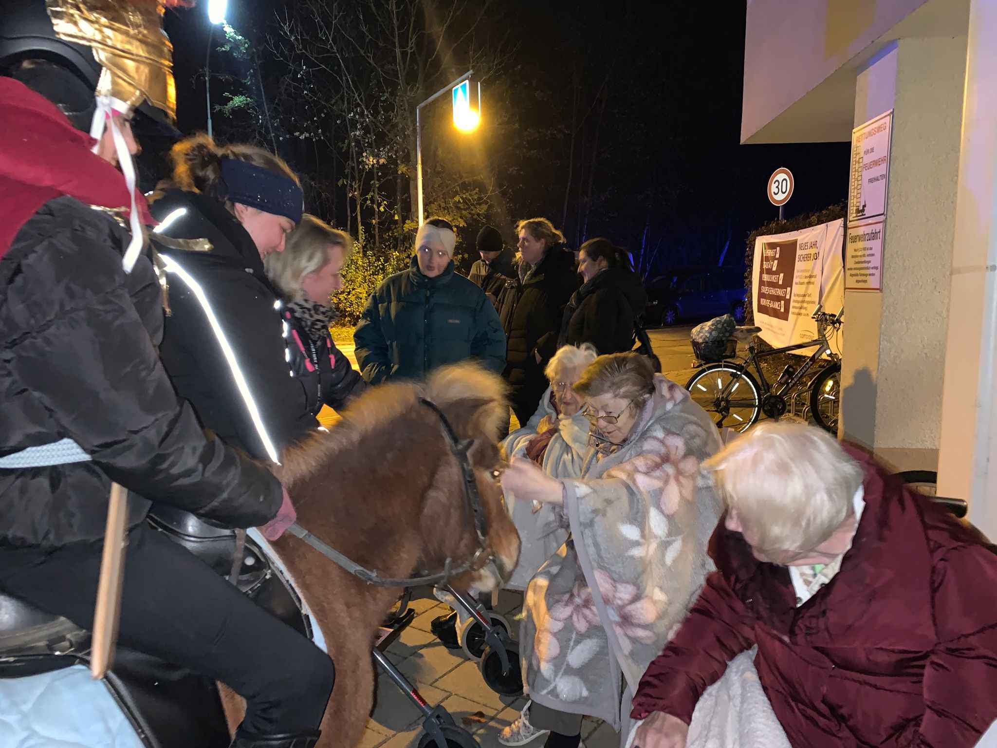 Sankt Martins Umzug am Haus Elisabeth in Geretsried
