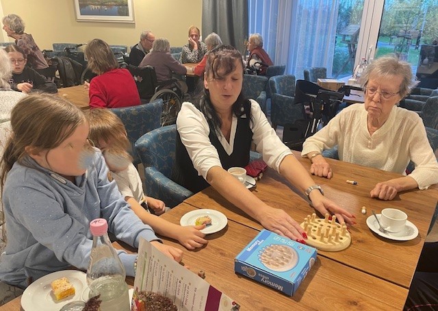 Spielenachmittag in der Seniorenresidenz Wolfgangstraße in Dessau