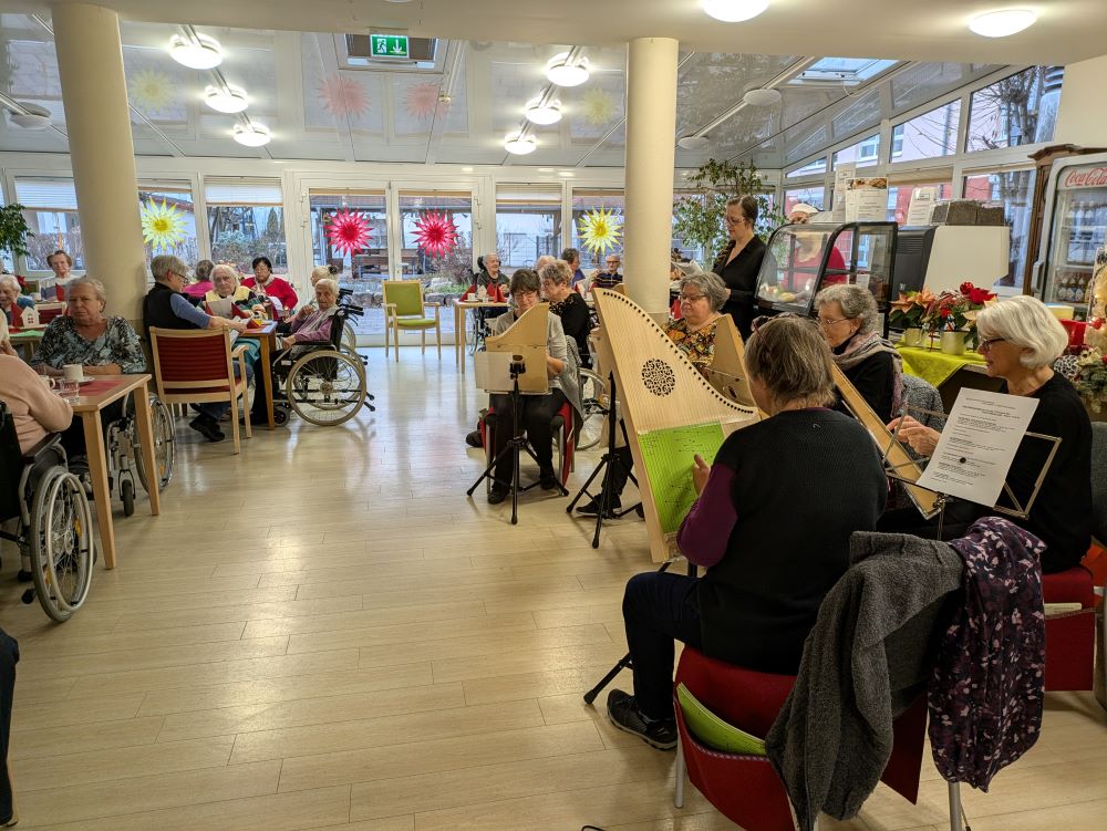 Weihnachtsfeier im Seniorendomizil Haus Benedikt: Ein besinnlicher Tag