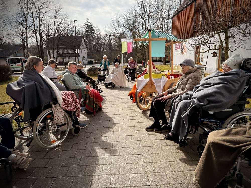 Wintersonne und Frühlingsvorboten im Seniorendomizil Haus Raphael