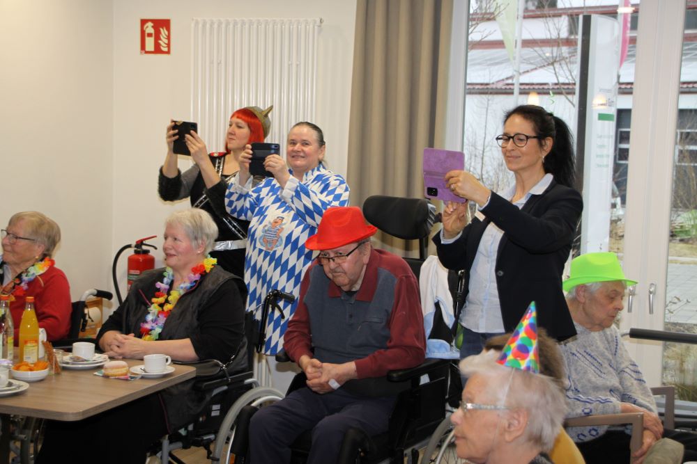 Faschingsfreude im Haus Gunther – Die Narregenia zu Besuch