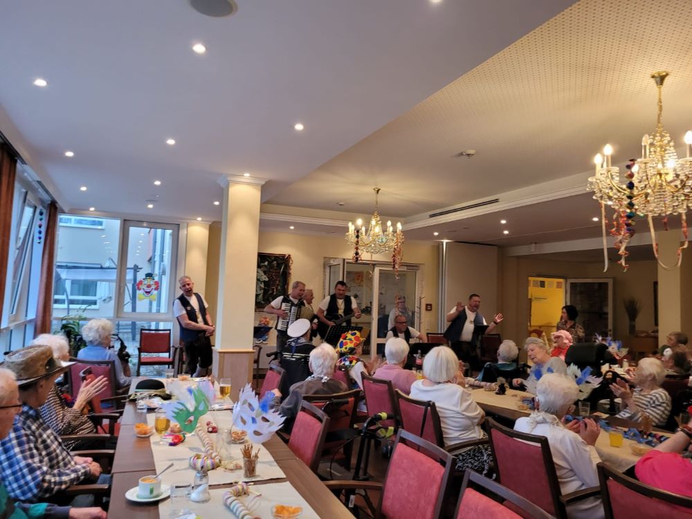 Närrische Faschingszeit im Haus Sibylla – Musik, Tanz und Lebensfreude