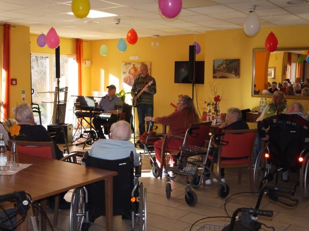 Mit positiver Stimmung und Livemusik durch den Februar!
