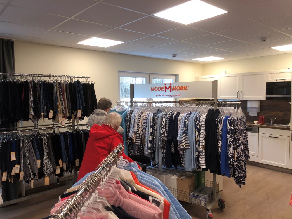 Frühlingsmode im Extertal – Modemobil zu Gast