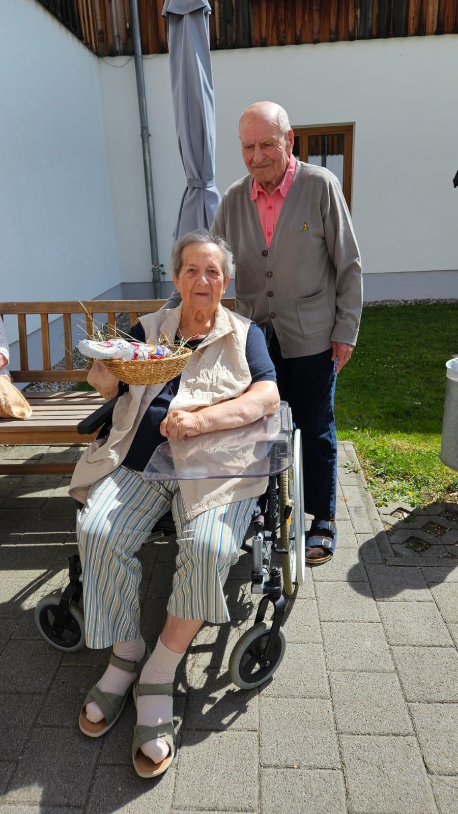 Osterstimmung im Haus Raphael mit Harfenkonzert und Osternestern