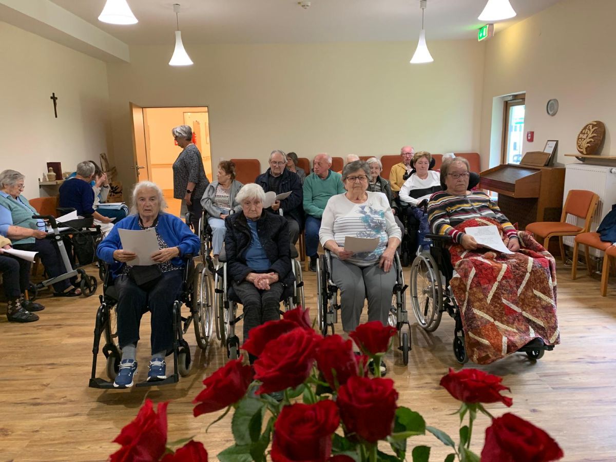 Maiandacht und Waffelduft im Haus Raphael